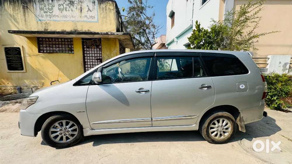 Toyota Innova 2.5 V 2014