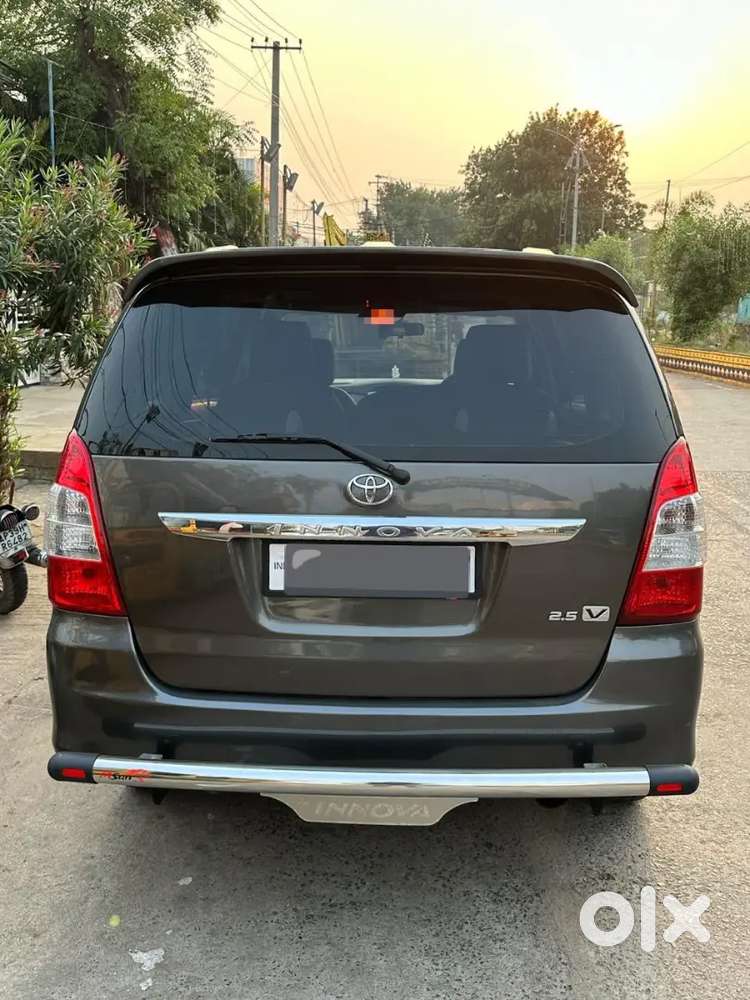 Innova (2012) 2.5 V 7 Seater