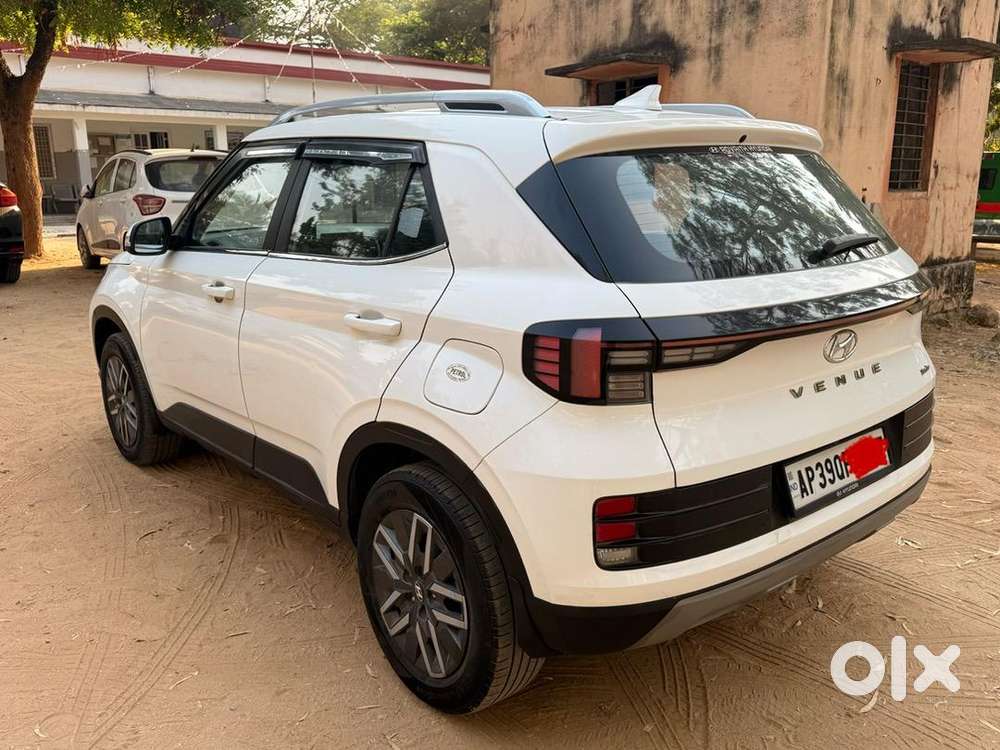 Hyundai Venue 2022 Petrol 38000 Km Driven