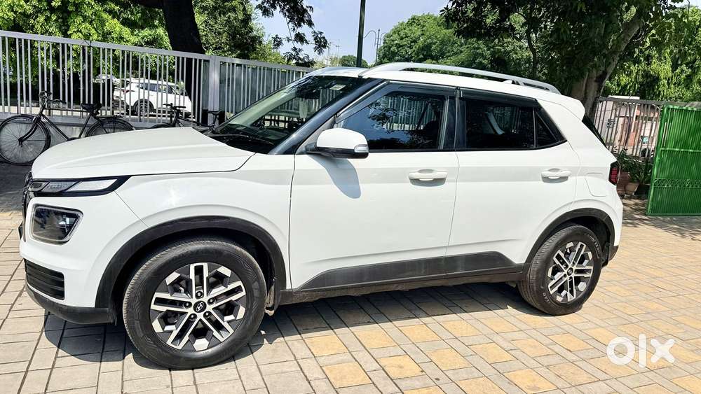 Hyundai Venue Sx (o) Mt 1.0 Turbo Dual Tone, 2022, Diesel