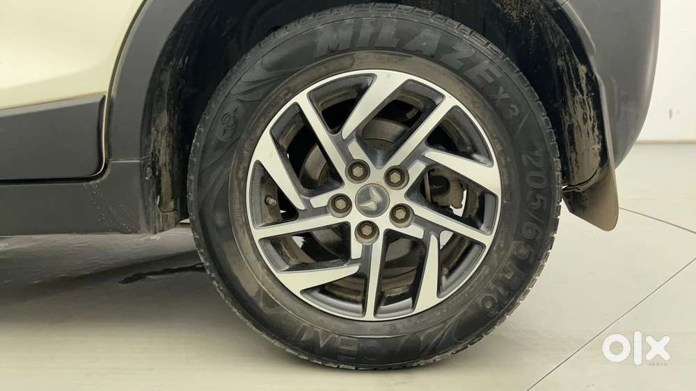Mahindra Xuv300 W8 (o) 1.5 Diesel Amt, 2023, Diesel
