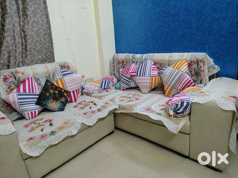 L shaped Sofa set with 5 pillow and 2 side lodes with cover