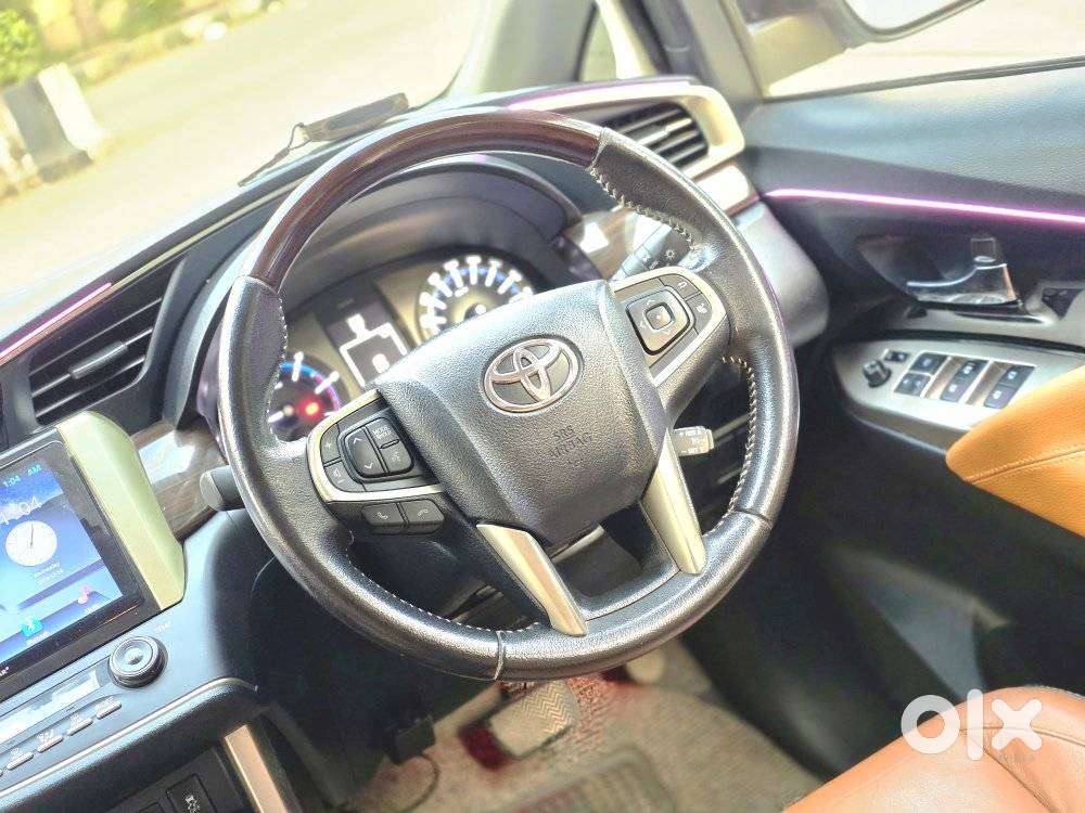 Toyota Innova Crysta 2.8 Zx At 7 Seater, 2016, Diesel