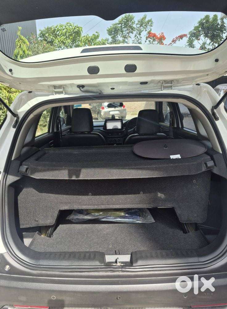 Maruti Suzuki Brezza 1.5 Lxi Cng, 2023, Cng & Hybrids
