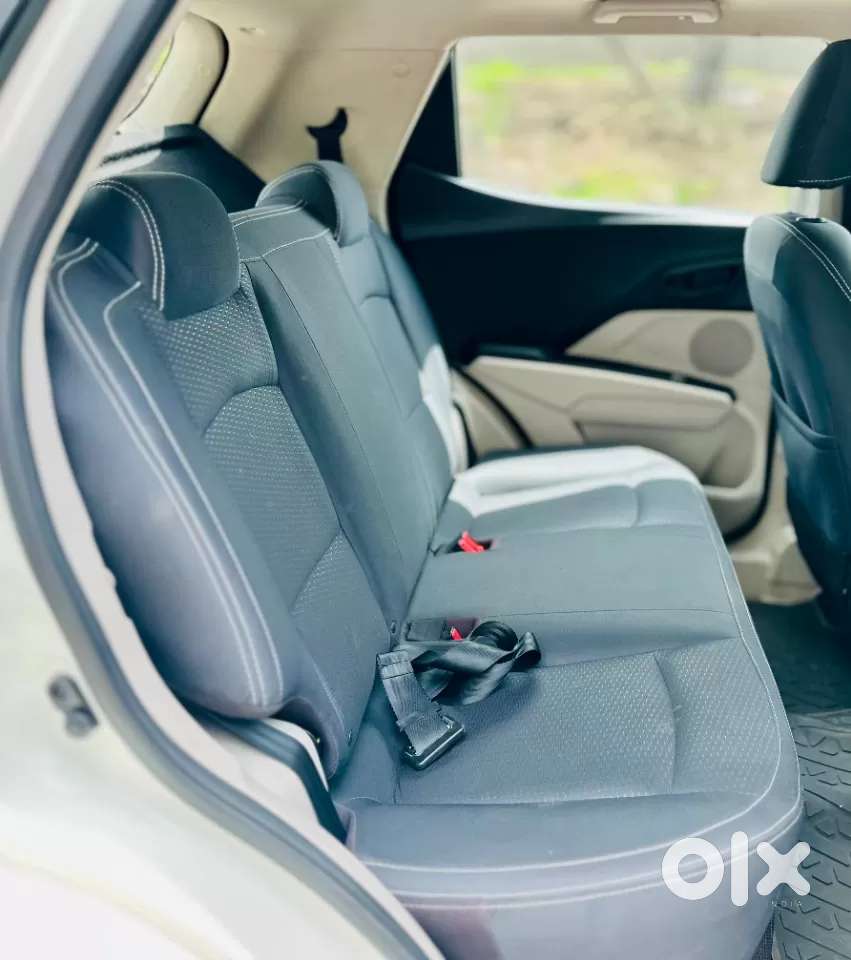 Mahindra Xuv300 1.2 W6 Amt Petrol, 2022, Petrol