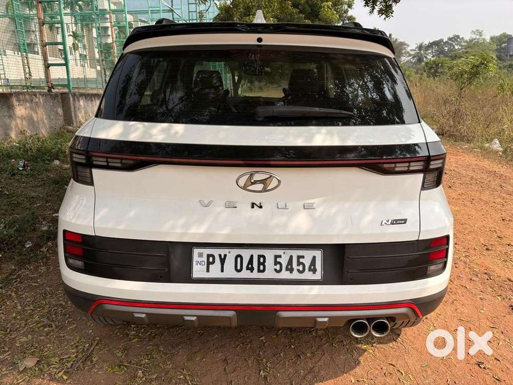 Hyundai Venue Petrol Manual 2024