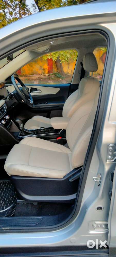 Mahindra Xuv700 2.2 Ax 7 Diesel At Str, 2022, Diesel