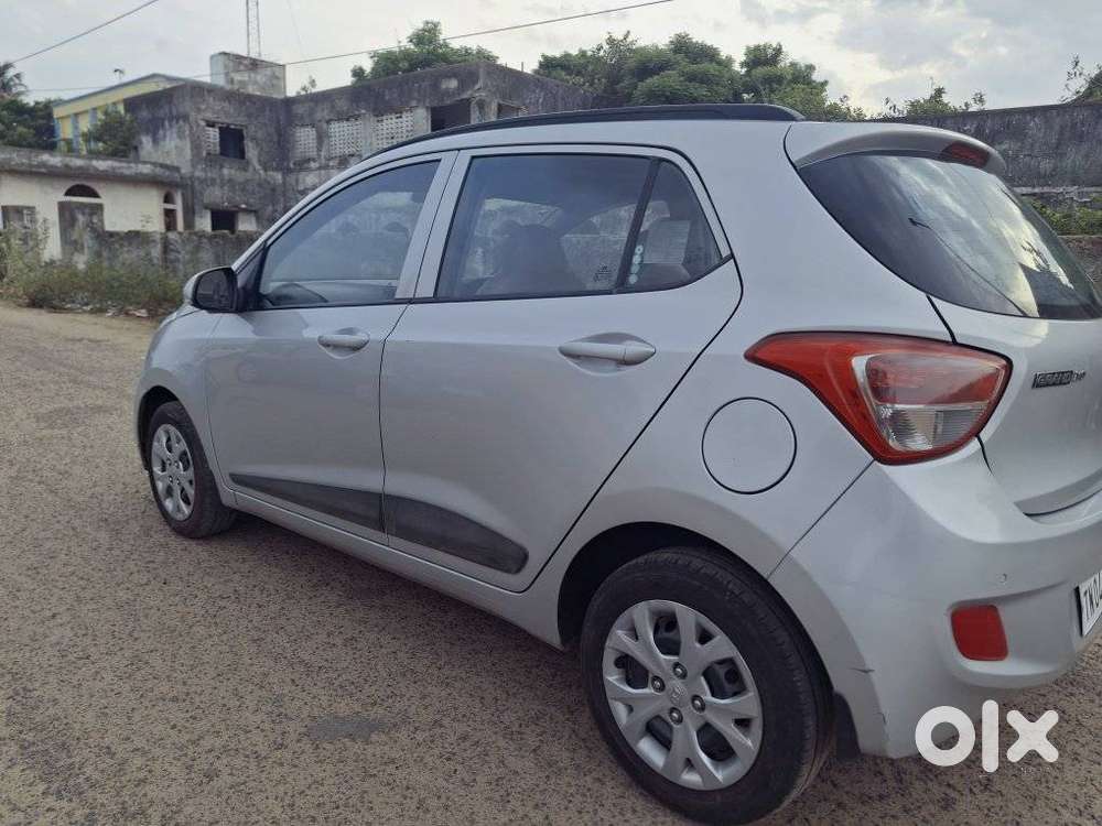 Hyundai Grand I10 Sportz, 2016, Petrol