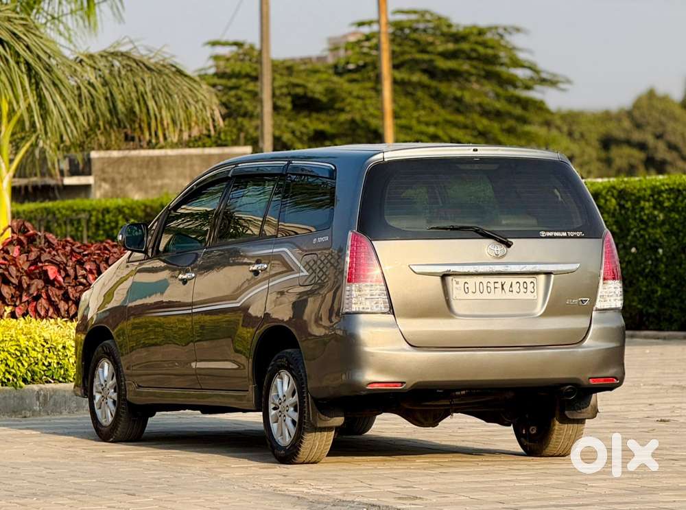 Toyota Innova 2.5 V 8 Str, 2012, Diesel