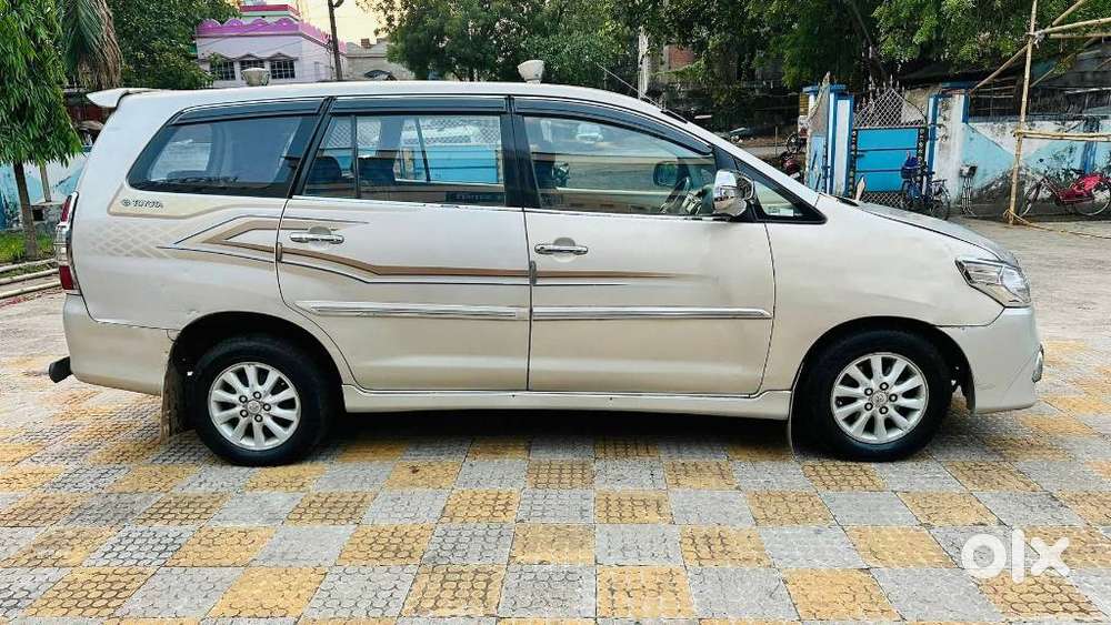 Toyota Innova 2004-2011 2.5 V Diesel 8-seater, 2012, Diesel