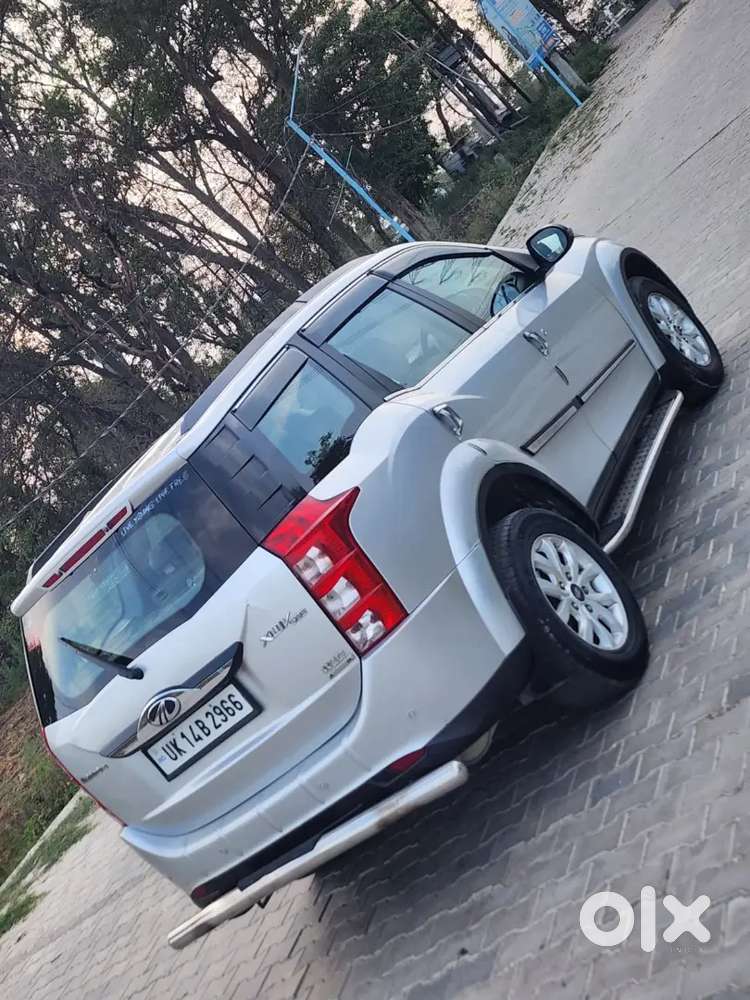 Mahindra Xuv W10 Automatic 
Sunroof 
Electronic Seats 
Ac
