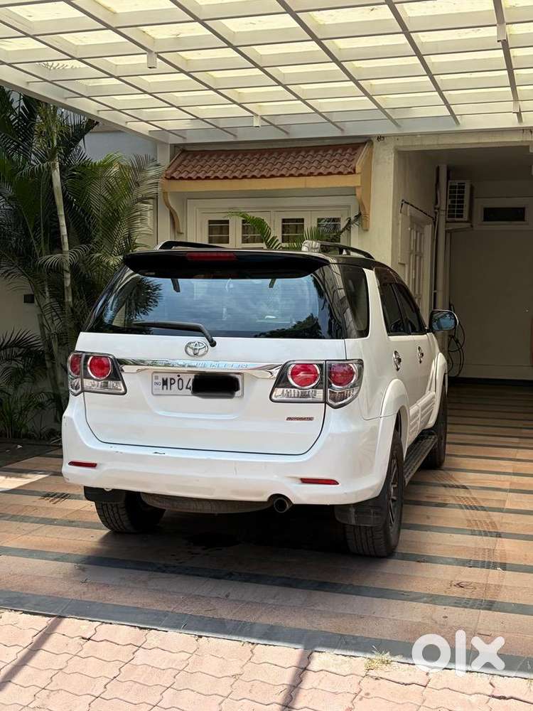 Toyota Fortuner 2015 White 4x2 Automatic