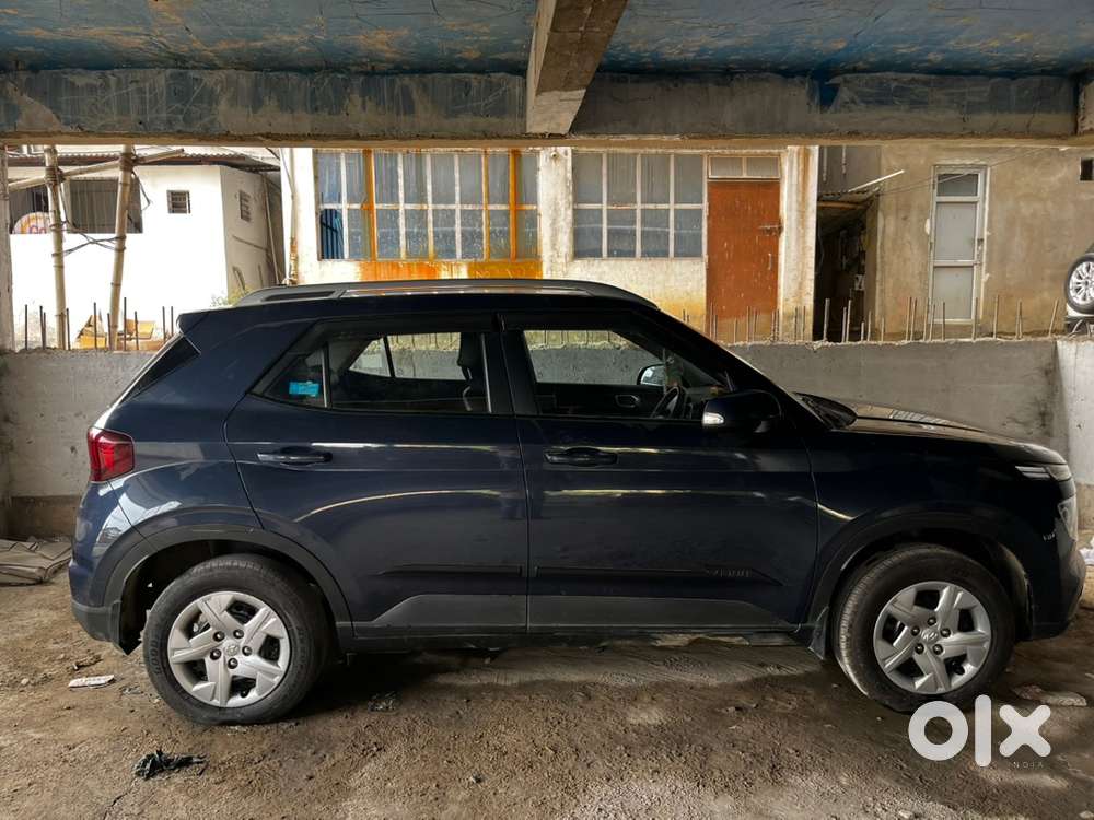 Hyundai Venue 2022 Petrol Well Maintained