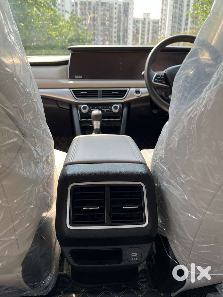 Mahindra Xuv700 2.0 Ax 7 Petrol At Luxury Pack Str, 2024, Petrol