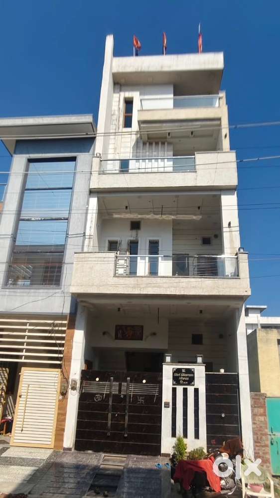 2 portion available in same floor, 1 bhk - 8000 , 1 bhk - 7000