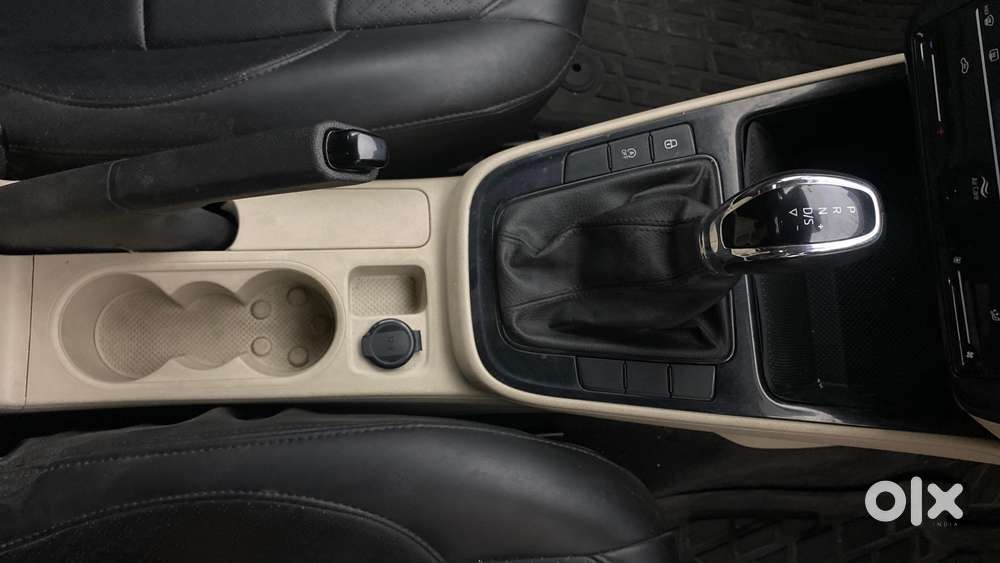 Skoda Slavia 1.0 Ambition Tsi At, 2022, Petrol