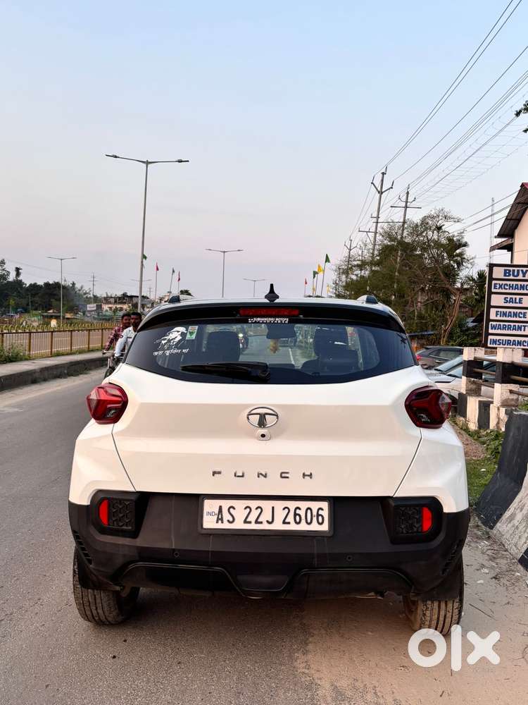 Tata Punch Creative Dual Tone Mt Sunroof, 2023, Petrol