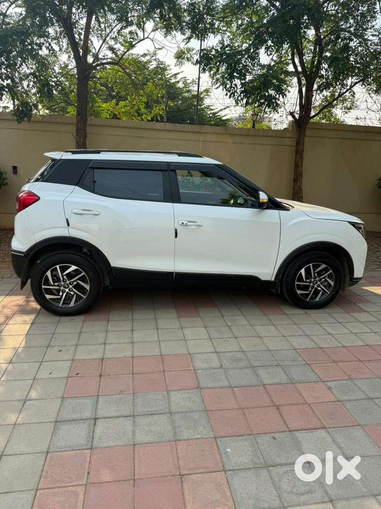 Almost New Mahindra Xuv300 W8(o)  Only 6,000 Km  Mint Condition