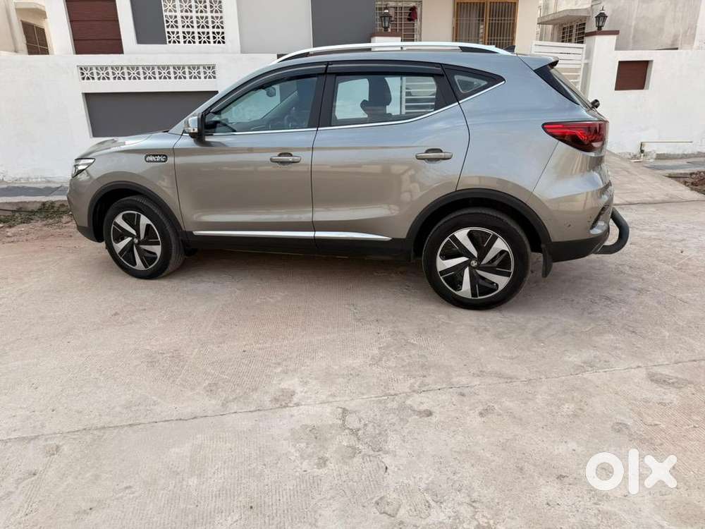 Mg Zs Ev 2025  Essence Top Variant  Fully Loaded Electric Suv