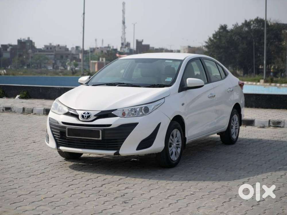 Toyota Yaris J Cvt, 2018, Petrol
