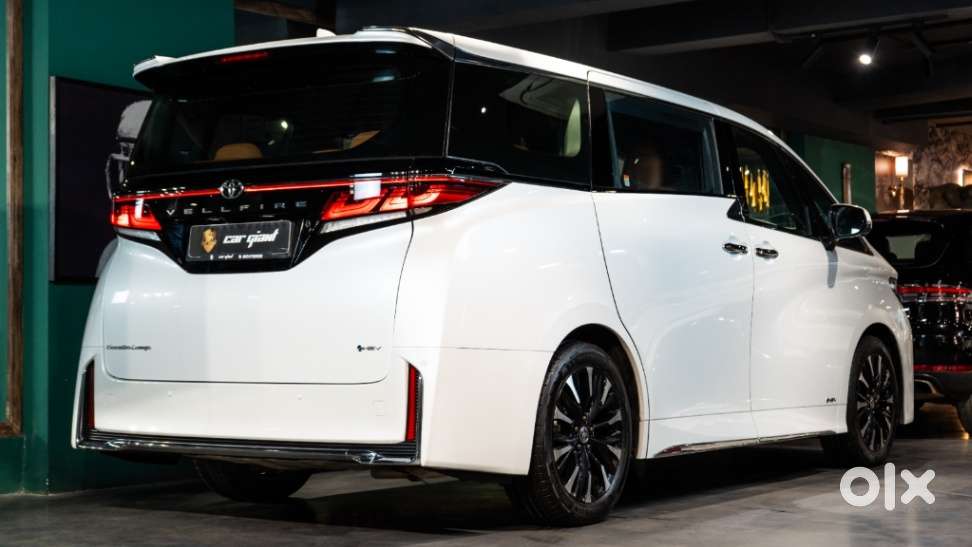 Toyota Vellfire Vip – Executive Lounge, 2025, Petrol