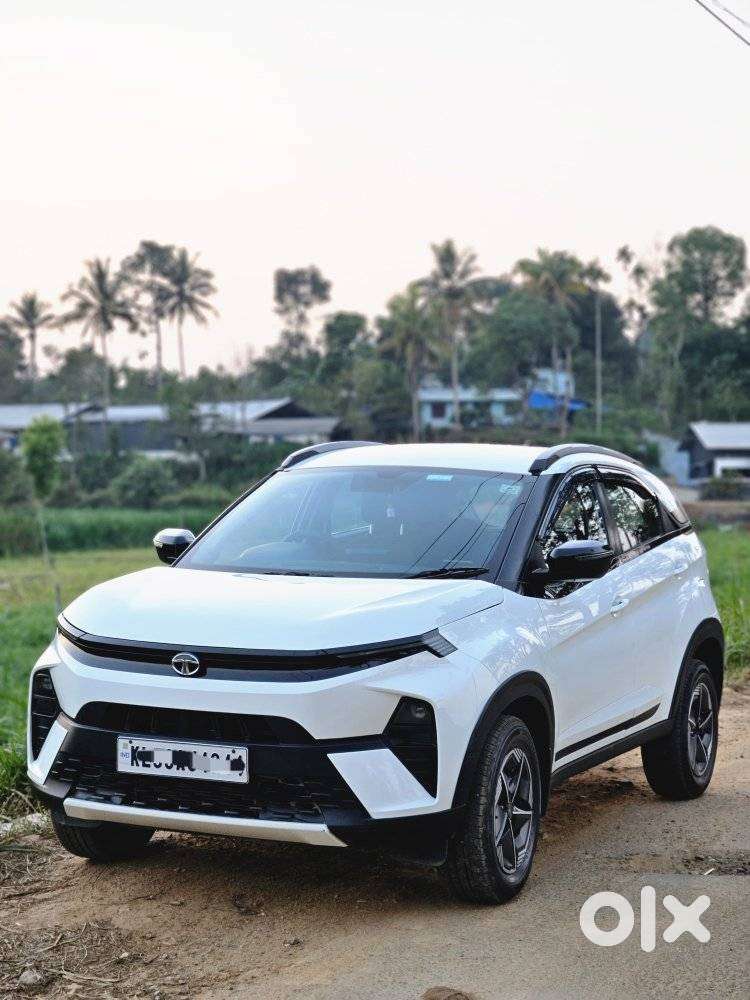 Tata Nexon 1.2 Revotron Xza Plus Dualtone, 2023, Petrol