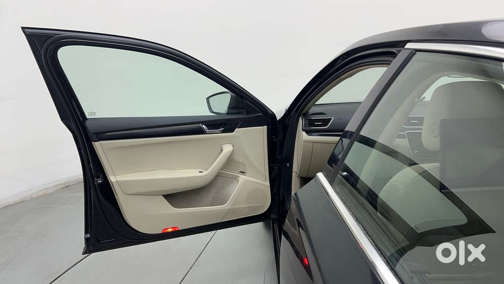 Skoda Superb L&k 1.8 Tsi At, 2022, Petrol