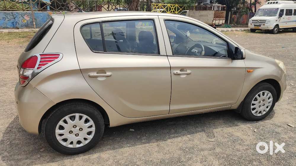 Hyundai I20 Car Top Variant Petrol Well Maintained For Sale