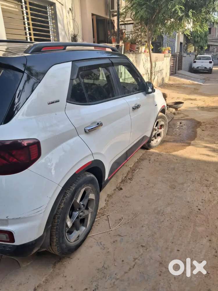 Hyundai Venue 2022 Car Model 1st Owner Fully Automatic
