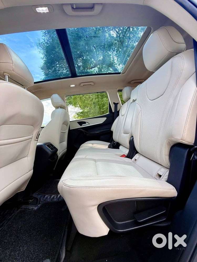 Mahindra Xuv700 2.2 Ax 7 Diesel Mt Luxury Pack Str, 2025, Diesel