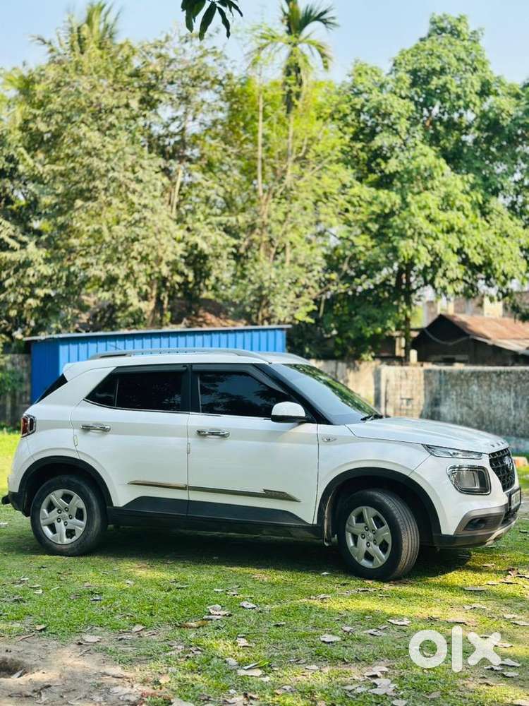 Hyundai Venue 2020 Petrol Well Maintained