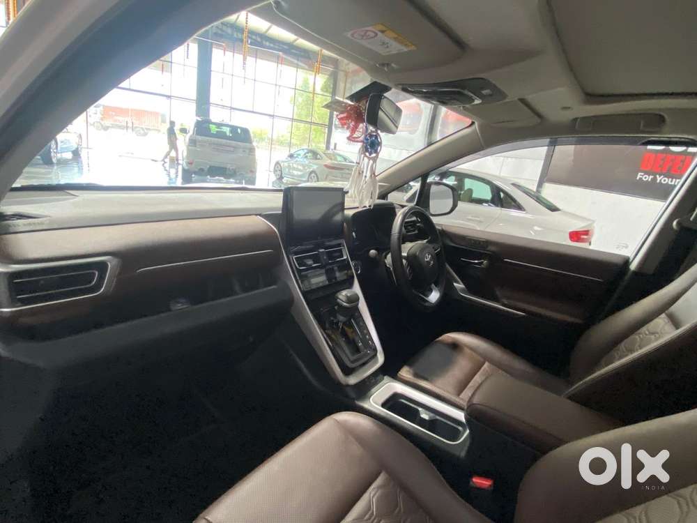 Toyota Innova Hycross 2.0 Zx Hybrid 7 Str, 2025, Petrol