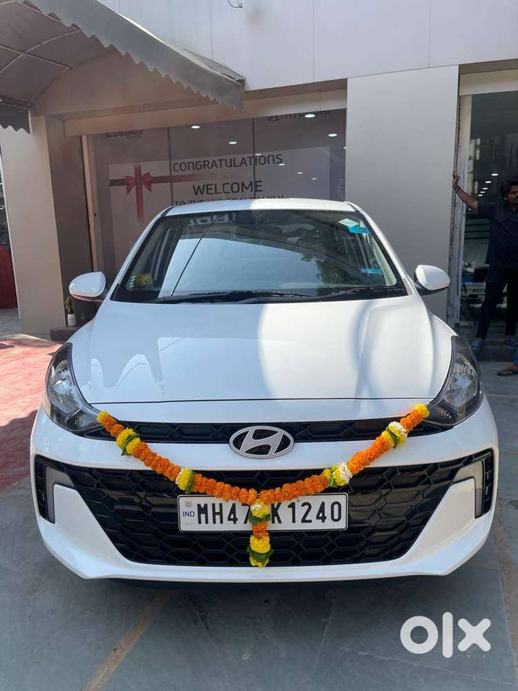 Hyundai Aura S-cng White