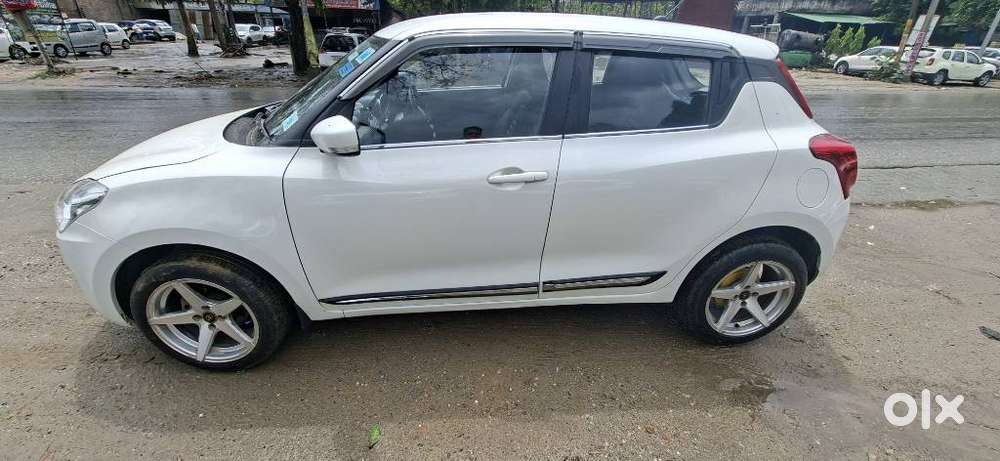 Maruti Suzuki Swift Vxi + Manual, 2022, Petrol