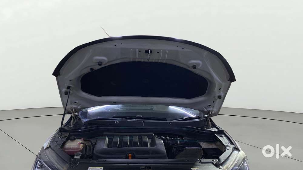 Mahindra Xuv700 2.0 Ax 7 Petrol Mt Str, 2021, Petrol