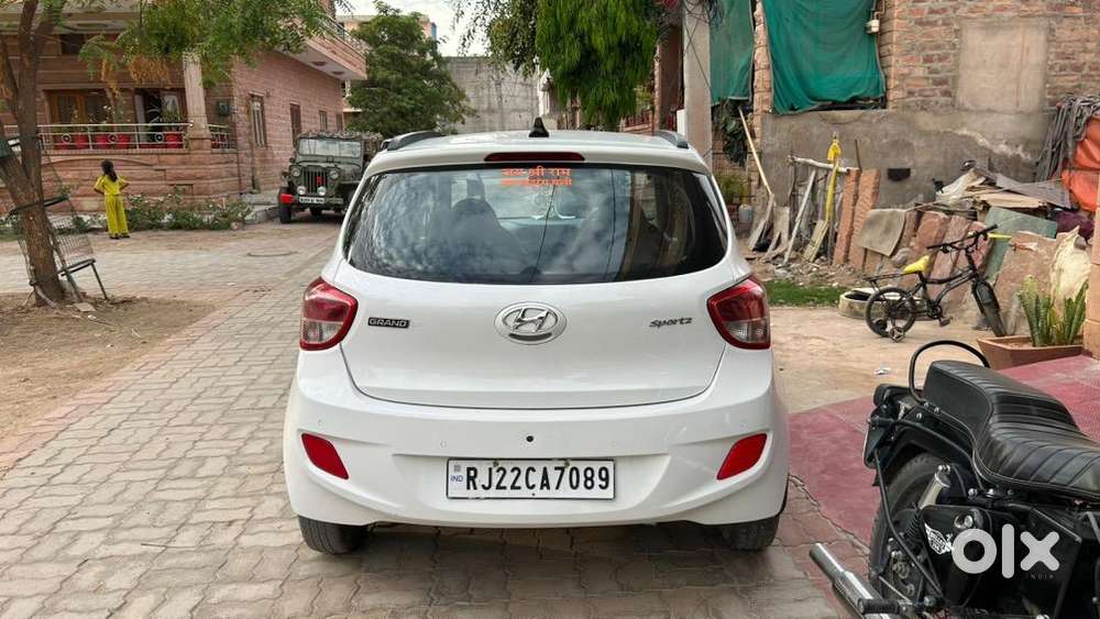 Hyundai Grand I10 Sportz  (push Button Start)