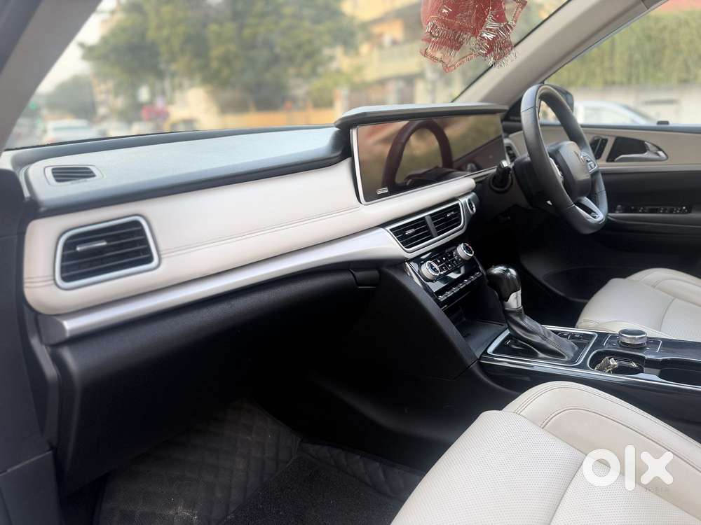 Mahindra Xuv700 2.2 Ax 7 Diesel At Luxury Pack Str, 2022, Diesel