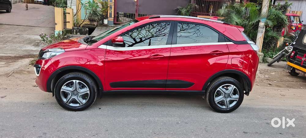 Tata Nexon 1.2 Revotron Xt, 2018, Petrol