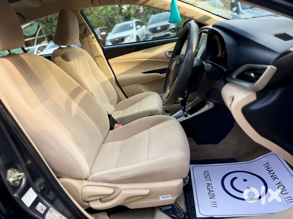 Toyota Yaris V Cvt, 2018, Petrol
