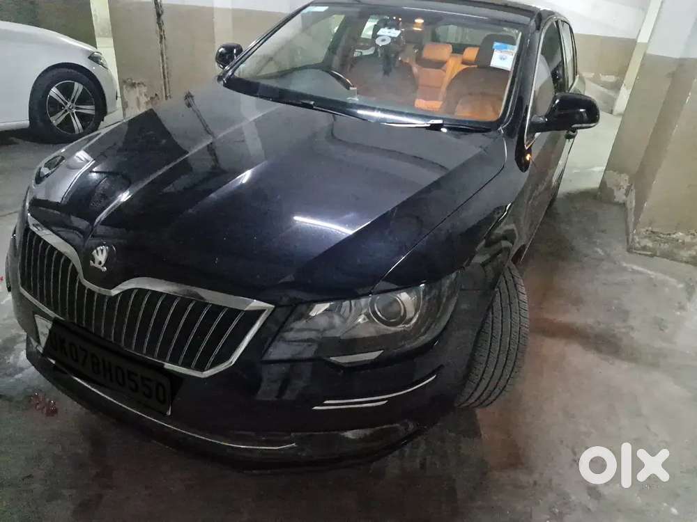 Skoda Superb 2015 Petrol 83550 Km Driven