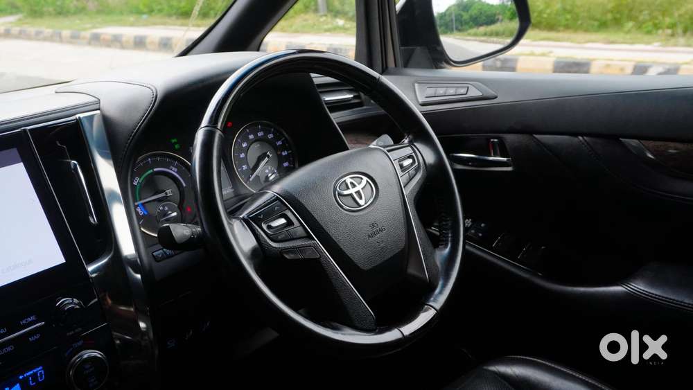 Toyota Vellfire 2.5 Executive Lounge, 2021, Petrol
