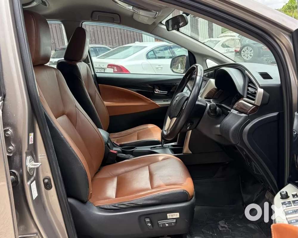Toyota Innova Crysta 2.8 Zx At 7 Seater, 2016, Diesel
