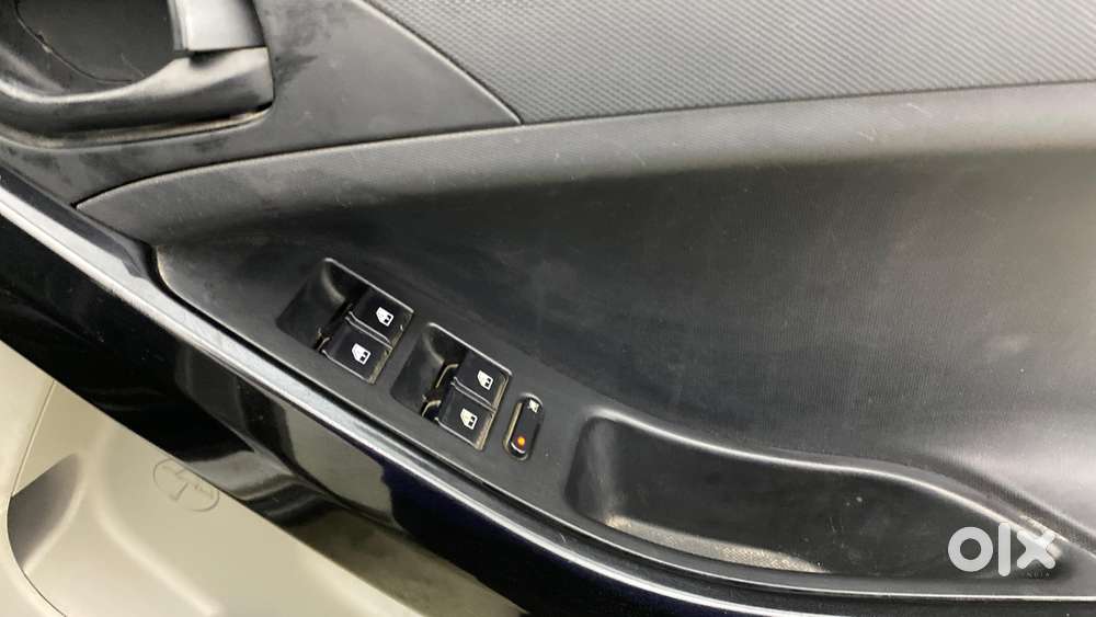 Tata Nexon 1.2 Revotron Xt, 2018, Petrol