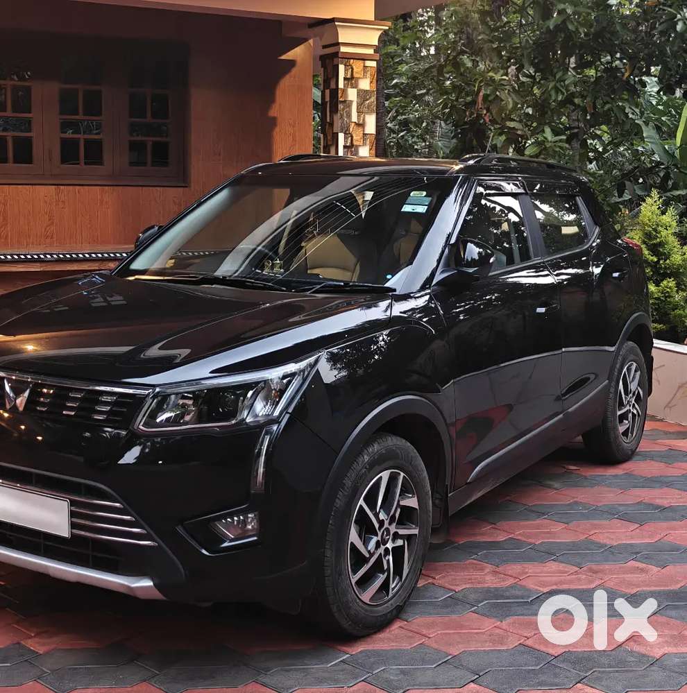 2023 Mahindra Xuv300 W8(o) Petrol  20k Km  5-year Warranty