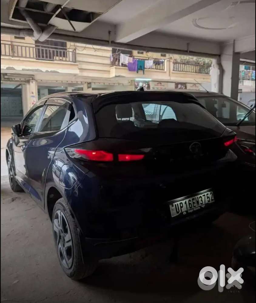 Altroz Petrol Opera Blue 2025
