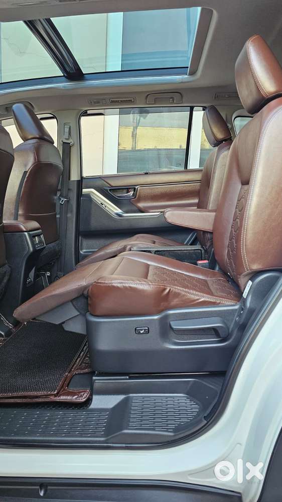 Toyota Innova Hycross 2.0 Zx (o) Hybrid 7 Str, 2025, Petrol