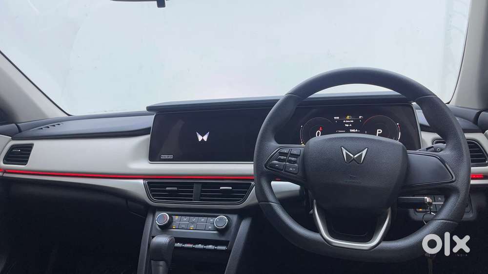 Mahindra Xuv700 2.0 Ax 5 Petrol At Str, 2023, Petrol