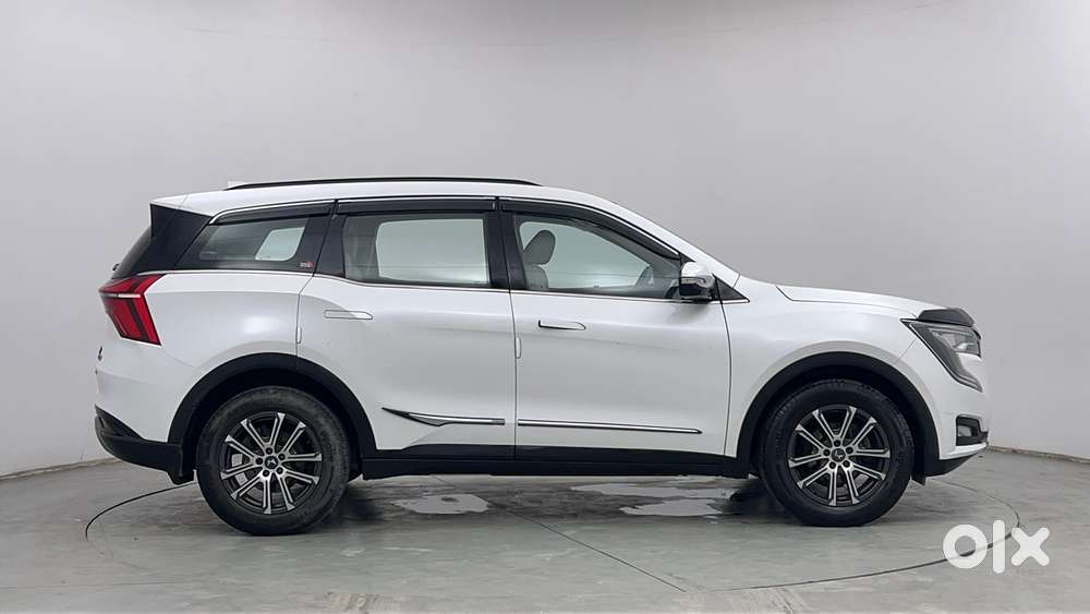 Mahindra Xuv700 2.0 Ax 7 Petrol Mt Str, 2022, Petrol