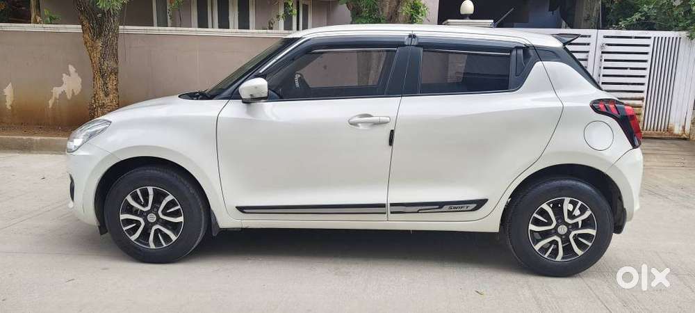 Maruti Suzuki Swift Vxi + Manual, 2022, Petrol