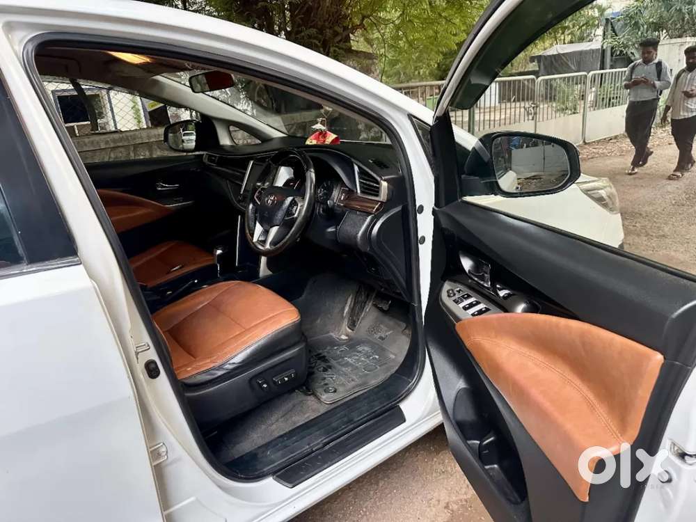 Toyota Innova Crysta 2.8 Zx At 7 Seater, 2016, Diesel